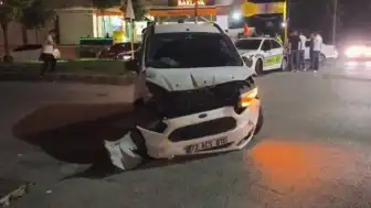 Batman'da Trafik Kazası: Taksi ile Hafif Ticari Araç Çarpıştı