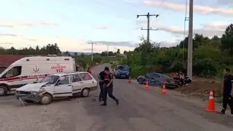 Bilecik Yenipazar'da iki otomobil çarpıştı: 10 yaralı