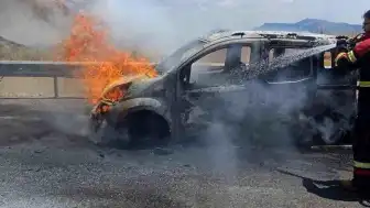 Bingöl-Diyarbakır Karayolunda Hafif Ticari Araç Yangını
