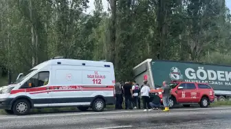 Erzurum'da Tırın Ağaçlara Çarpması Sonucu Bir Kişi Yaşamını Yitirdi
