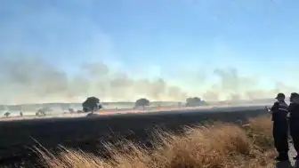 Eskişehir'de Yangın 3 Köy Ovasına Yayıldı, Ormanlık Alana İlerliyor