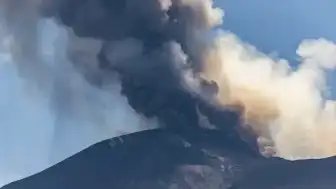 Etna Yanardağı'nda Kırmızı Kod: Yoğun Kül Püskürmesi Nedeniyle Uçuşlar Durduruldu