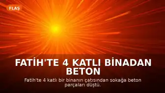 Fatih'te 4 Katlı Binadan Beton Parçaları Düştü: 2 Kişi Son Anda Kurtuldu
