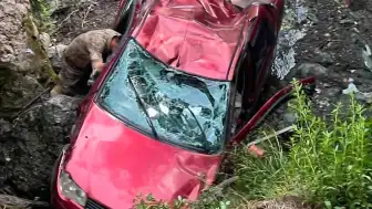 Hatay Payas'ta otomobil uçuruma yuvarlandı: 1 yaralı