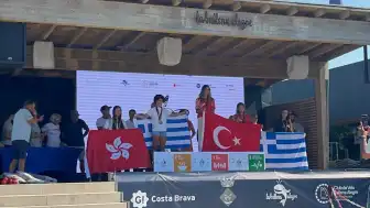 İspanya'da düzenlenen 2026 iQFOiL Youth & Junior Dünya Şampiyonası'nda Türk yelkenciliği 'Dünya Takım Şampiyonu' oldu