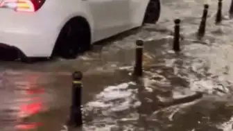 İstanbul'da Gece Saatlerinde Sağanak Yağış Etkili Oldu