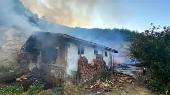 Kastamonu'da Ahşap Evde Başlayan Yangın Ormanlık Alana Sıçradı