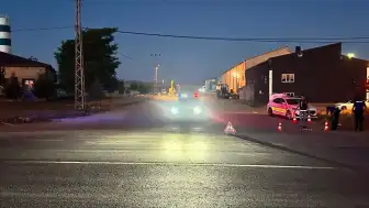 Kayseri'de Trafik Kazası Sonrası Kaçmaya Çalışan Sürücü Yayalara ve Polise Çarptı: 1 Ölü, 2 Yaralı