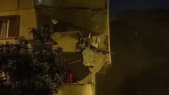 Küçükçekmece'de 5 Katlı Binanın Balkonunda Çökme Meydana Geldi