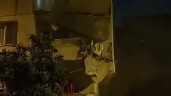 Küçükçekmece'de Balkonları Çöken Bina Tahliye Edildi