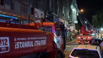 Küçükçekmece'de İş Merkezinde Yangın: 4 İş Yerinde Hasar Oluştu
