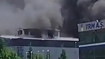 Sakarya Hendek'teki Geri Dönüşüm Fabrikasında Yangın Meydana Geldi