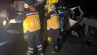 Tekirdağ'da tır dorsesinin ayrılması sonucu meydana gelen zincirleme kazada 3 kişi yaşamını yitirdi