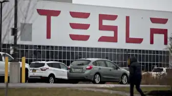Tesla Sürücüsü Kazadan Önce Gaz Pedalına Tam Bastı, FSD Devre Dışı Kaldı