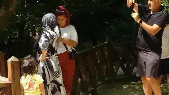 Bursa'da Doğal Güzellik: Suuçtu Şelalesi Ziyaretçi Akınına Uğruyor