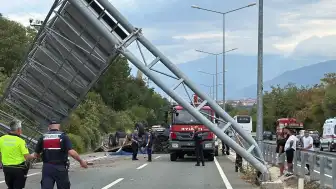 Kontrolden Çıkan Çekici ve İş Makinesi Trafik Kazasına Yol Açtı: İki Kişi Hayatını Kaybetti