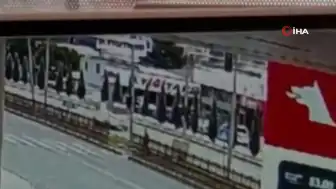 Diyarbakır'da Yaya Geçidinde Ölümden Dönülen Anlar Kamerada