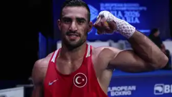Milli Boksör Emrah Yaşar, Avrupa Şampiyonası'nda Finale Yükseldi