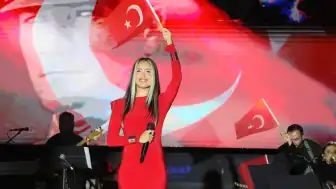 Hande Ünsal'dan Amasya'da Cumhuriyet Bayramı Konseri: İzmir Marşı Coşkusu