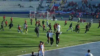 Kırıkkale FK Maçında Çocuk Taraftarlar Sahaya Girdi