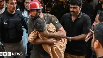 Pakistan'da Okul Çatısı Çöktü: 33 Öğrenci ve 1 Öğretmen Hayatını Kaybetti