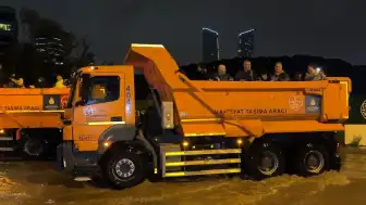 Sarıyer'de Sağanak Nedeniyle Mahsur Kalan Yaklaşık 200 Kişi Kamyon ve Minibüslerle Tahliye Edildi