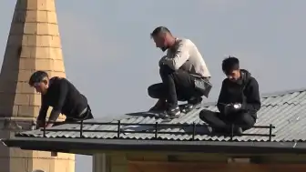 Sivas'ta İşçiler Güvenlik Önlemi Almadan 5 Katlı Binanın Çatısında Çalıştı