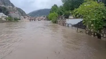 Amasya Valisi Bakan'dan Yeşilırmak Uyarısı: Taşkın Tehlikesi