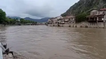 Amasya ve Taşova'da Eğitime Bir Gün Ara Verildi