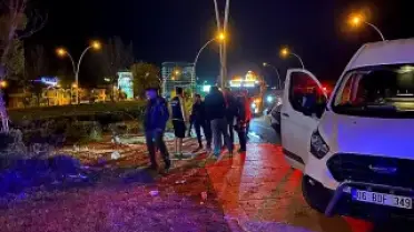 Ankara'da Aydınlatma Direğine Çarpan Motosiklet Sürücüsü Hayatını Kaybetti