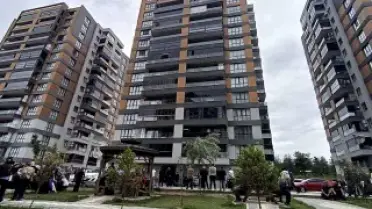Asansörde Mahsur Kalanları Kurtarmaya Çalışırken Boşluğa Düşerek Hayatını Kaybetti
