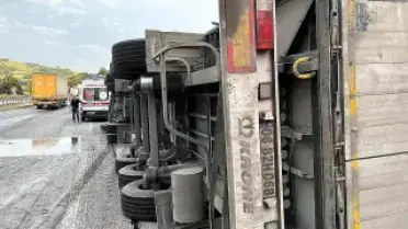 Balıkesir-Bursa Karayolunda Tır Kazası: 1 Yaralı