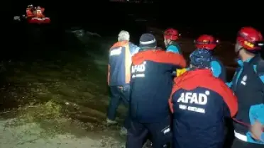 Bursa'da Baraj Kapaklarının Açılmasıyla 4 Kişi Suda Mahsur Kaldı