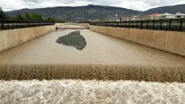 Erzincan'da Karasu Nehri Taştı: Tarım Arazileri Sular Altında Kaldı