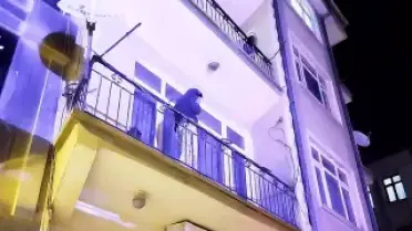 Eski Erkek Arkadaşı Evi Bastı, Kadın Balkondan Atladı