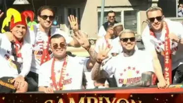 Galatasaraylı Futbolcular Icardi İçin Pankart Açtı