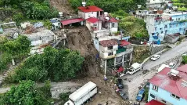 Hatay'da Şiddetli Yağış Sonrası Ev Çöktü: 1 Ölü, 3 Yaralı