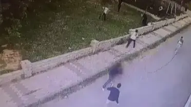 İstanbul'da 2 Çocuk Tarafından Bıçaklanan 15 Yaşındaki Çocuk Hayatını Kaybetti