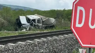 Kamyonete çarpan trenin ardından 1 kişi öldü, 3 kişi yaralandı