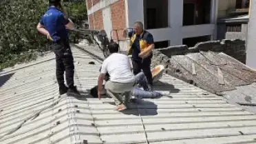 Mudanya'da Vinç Devrildi: 2 İşçi Yaralandı