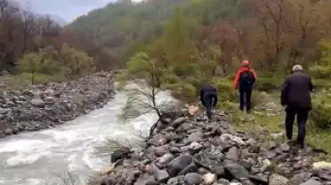 Muş'ta Köprüden Düşen Kadın Akıntıya Kapıldı: Arama Kurtarma Çalışmaları Sürüyor