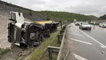 Samsun'da Trafik Kazası: 2 TIR Çarpıştı, 2 Kişi Yaralandı