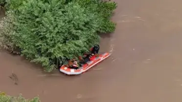 Sivas'ta Trafik Kazası: 1 Ölü, Kayıp Genç Kız İçin Arama Çalışmaları Sürüyor