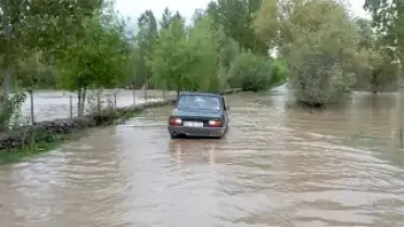 Tokat'ta Çekerek Irmağı Taştı: Köylerde Ulaşım ve Tarım Durdu