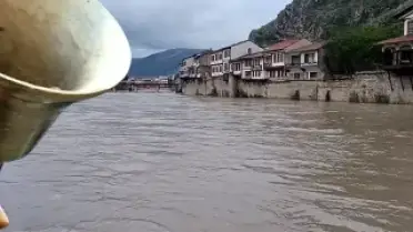 Yeşilırmak'ta Sel ve Taşkın Tehlikesi: Tokat ve Amasya'da Okullar Tatil Edildi