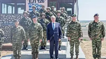 Yunanistan Cumhurbaşkanı Tasulas Sınır Karakolunda Geceledi: Türkiye'ye Mesaj Verdi