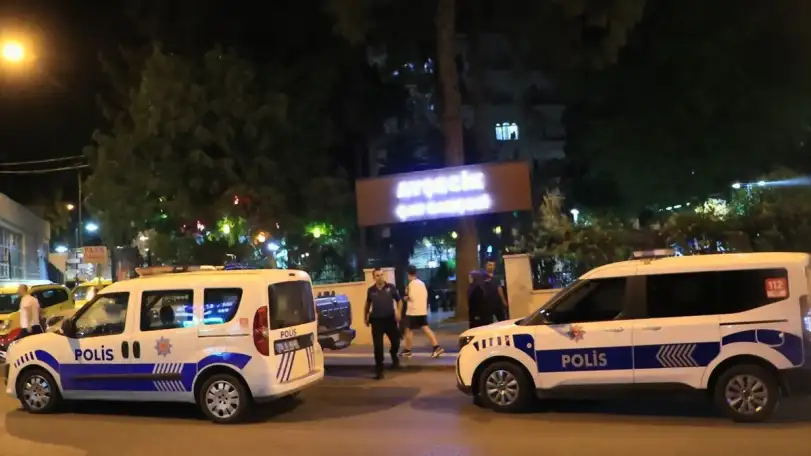 Kilis'te Çay Bahçesinde Silahlı Saldırı: Boşanma Aşamasındaki Kadın Ağır Yaralandı