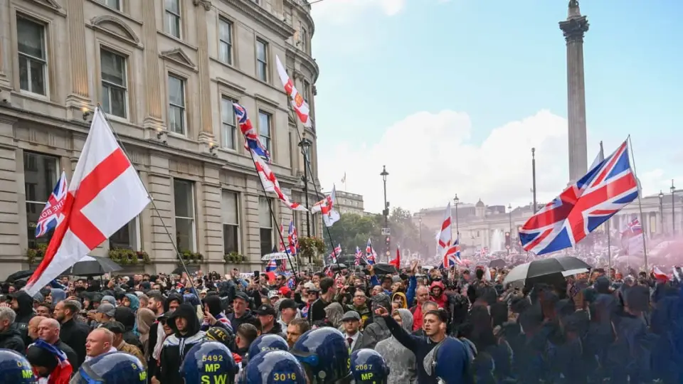 Londra'da Yüksek Güvenlik Önlemleri: Aşırı Sağ ve Filistin Destekçisi Gösteriler İçin Hazırlık