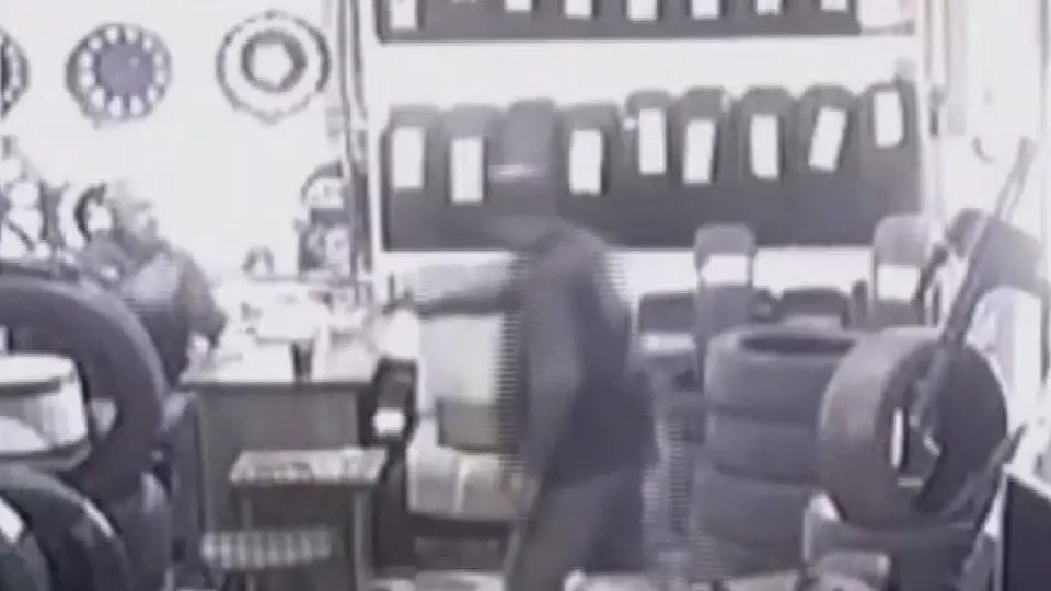 Alacak Tartışmasında Akrabasını Vurdu