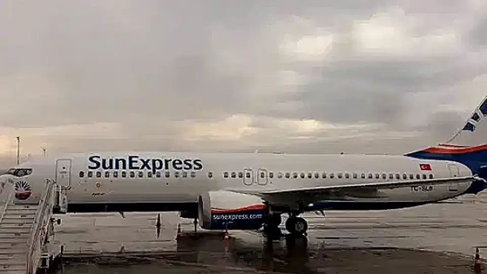 Antalya Uçağında Bombalı Tehdit: Londra'ya Acil İniş